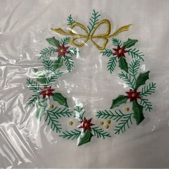 Lillian Vernon Set of Four Appliquéd Christmas Holiday Guest Cotton Hand Towels - Picture 3 of 8